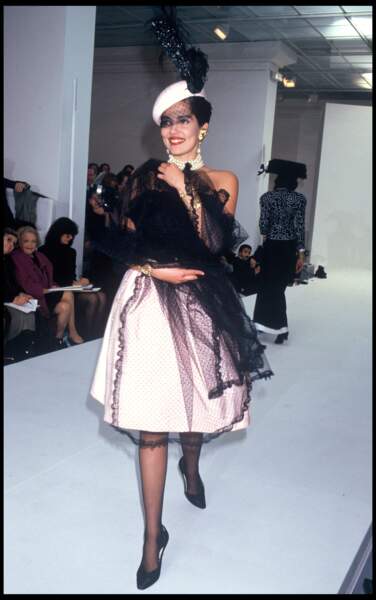 Cristina Cordula à un défilé Chanel, en 1988