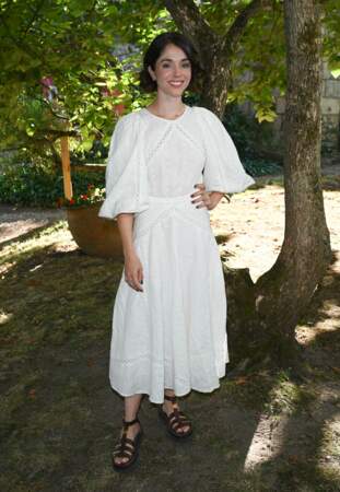 Alice Isaaz et sa robe à manches bouffantes lors du 15ème Festival du Film d'Angoulême, le 24 août 2022.