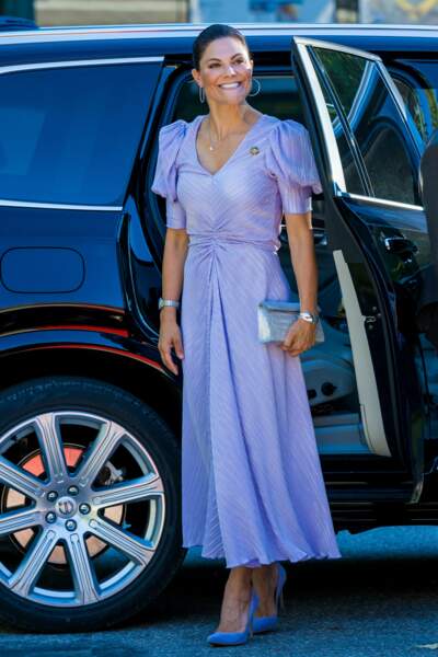 La princesse Victoria de Suède, descendant de sa voiture au festival de la mer Baltique à Stockholm (Suède) le 25 août 2022