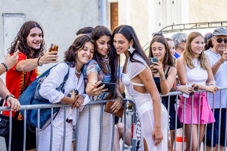 PHOTOS - Tina Kunakey, Dua Lipa… défilé de stars au mariage du créateur