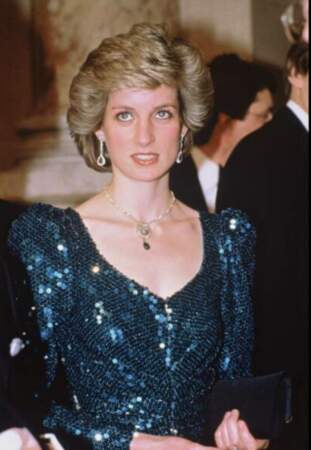 La princesse Diana avait choisi une sublime robe à sequin lors d'une visite à Viennes.
