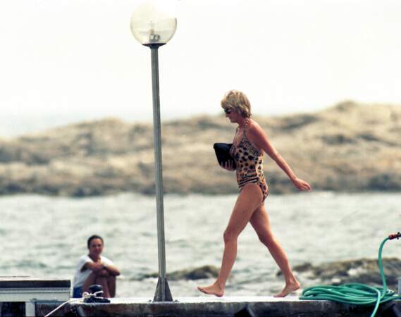 Lady Diana en maillot de bain léopard à Saint-Tropez, en juillet 1997
