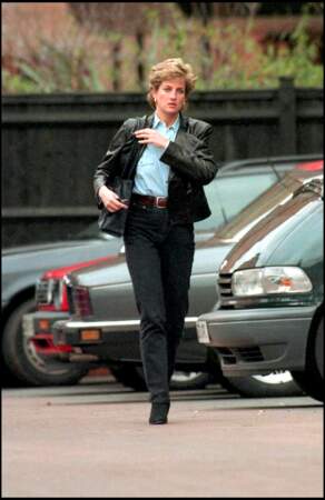 Lady Diana a osé le look masculin dans les rues de Londres, le 14 janvier 1995.