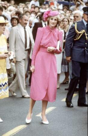 La princesse Diana et sa robe rose  Donald Campbell lors d'un voyage à Perth en Australie, en 1983.