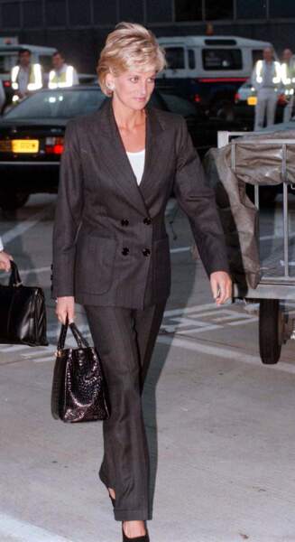 Lady Diana en mode working girl à l'aéroport de Londres, le 24 septembre 1996