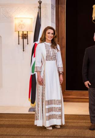 Rania de Jordanie en tenue traditionnelle pour célébrer la Journée internationale de la femme en Jordanie, le 7 mars 2022.