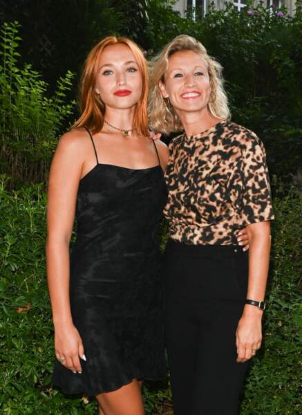 Chloé Jouannet et sa mère Alexandra Lamy : souriantes et assorties avec une belle bouche rouge