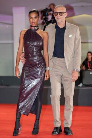 Tina Kunakey et son mari Vincent Cassel plus amoureux que jamais à la projection du film "Athena" lors de la 79ème édition du festival international du film de Venise le 2 septembre.