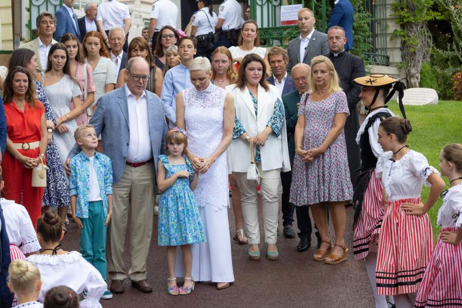 La princesse Charlene de Monaco, le prince Albert II de Monaco, le prince Jacques de Monaco, marquis des Baux, la princesse Gabriella de Monaco, comtesse de Carladès, le maire de Monaco Georges Marsan, Mélanie De Massy lors du traditionnel Pique-nique "U Cavagnetu" des monégasques au parc princesse Antoinette à Monaco le 3 septembre 2022.