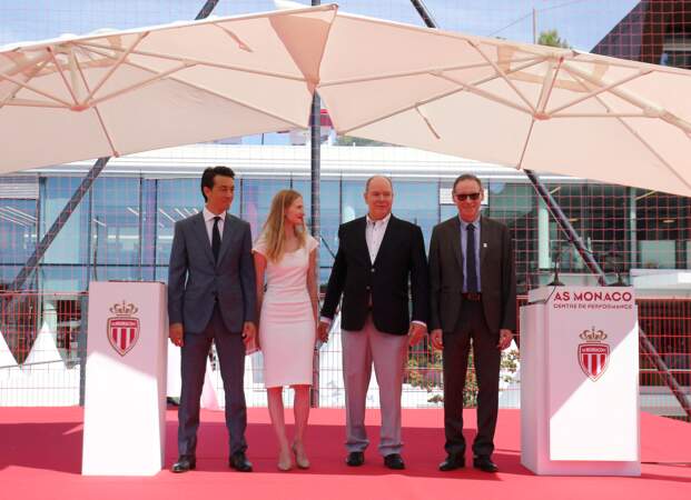 Le prince Albert II de Monaco, entouré d'Ekaterina Rybolovleva, fille du propriétaire de l'AS Monaco, Juan Sartori, vice-président du club et Jean-Jacques Raffaele, maire de La Turbie, lors de l'inauguration du centre de performance de lAS Monaco, à La Turbie, le 5 septembre 2022