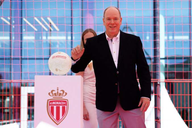 Le prince Albert II de Monaco a pris la pose à l'occasion de l'inauguration du centre de performance de l'AS Monaco à La Turbie, le 5 septembre 2022.