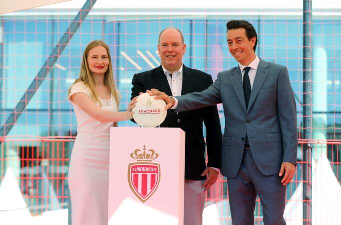 Pour l'occasion, le prince Albert II de Monaco était entouré d'Ekaterina Rybolovleva, la fille du propriétaire de l'AS Monaco Dmitri Rybolovlev, et Juan Sartori, vice-président du club.