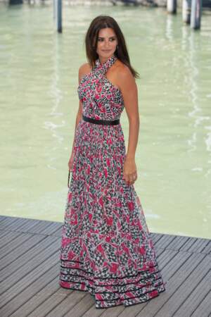 Penélope Cruz en longue robe fleurie Chanel, le 4 septembre 2022. 