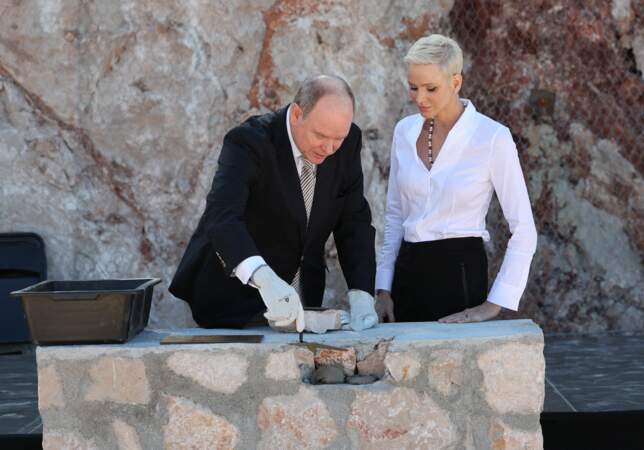 Charlène de Monaco devient présidente de la SPA, lors de l'annonce faite à l'occasion de la pose de la première pierre du futur refuge de la SPA de Peille, près du Mont Angel, avec son mari Albert. Le 12 septembre 2022