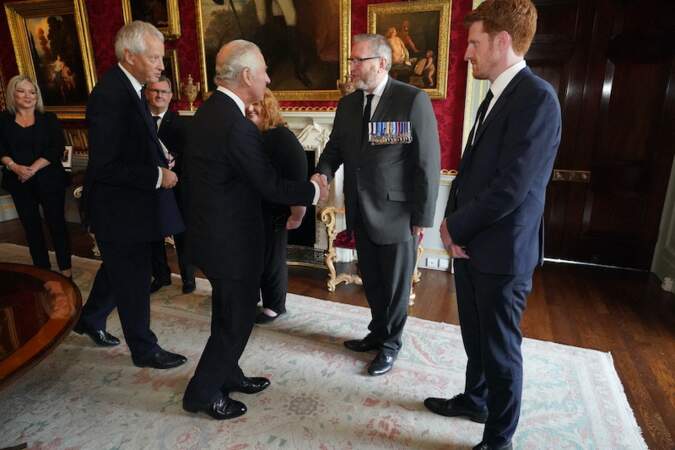 Le roi Charles III à la rencontre des parlementaires.