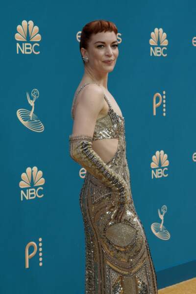 Britt Lower électrise le tapis rouge des Emmy Awards 2022 avec une robe Cucculelli Shaheen aux Emmy Awards à Los Angeles, le 13 septembre 2022.