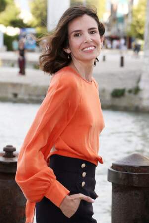 Louise Monot ravissante avec un carré ondulé du Festival de La Rochelle, le 13 septembre 2022. 