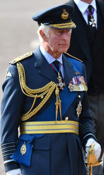 Le roi Charles III d'Angleterre - Procession cérémonielle du cercueil de la reine Elizabeth II du palais de Buckingham à Westminster Hall à Londres. Le 14 septembre 2022.