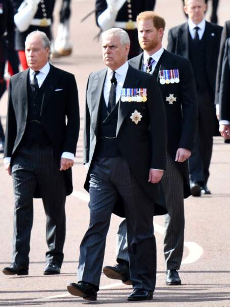 Le prince Andrew, le prince Harry - Procession cérémonielle du cercueil de la reine Elizabeth II du palais de Buckingham à Westminster Hall à Londres. Le 14 septembre 2022.