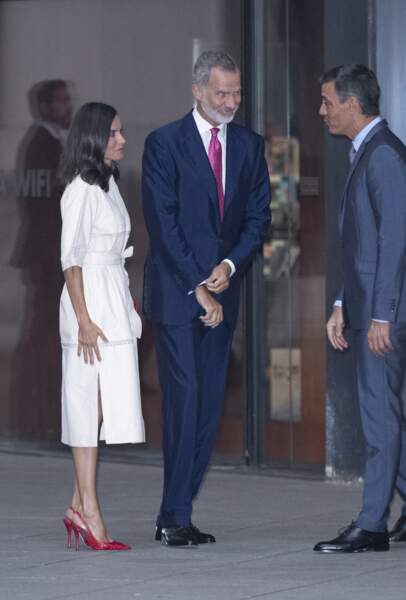 La reine Letizia d'Espagne jette son dévolu sur une robe fendue sur le côté à Madrid, le 12 septembre 2022. 