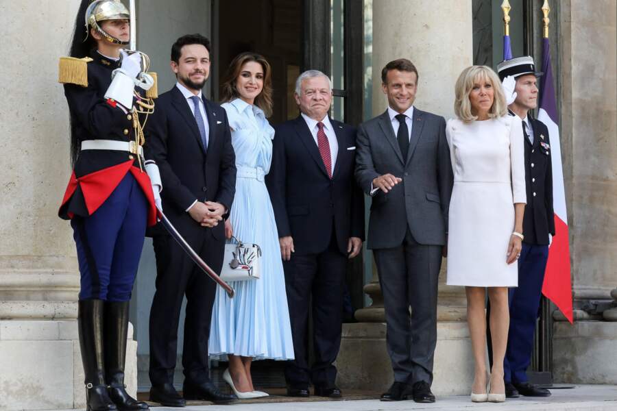 Brigitte Macron et la reine Rania de Jordanie portent des robes à Paris, le 14 septembre 2022. 