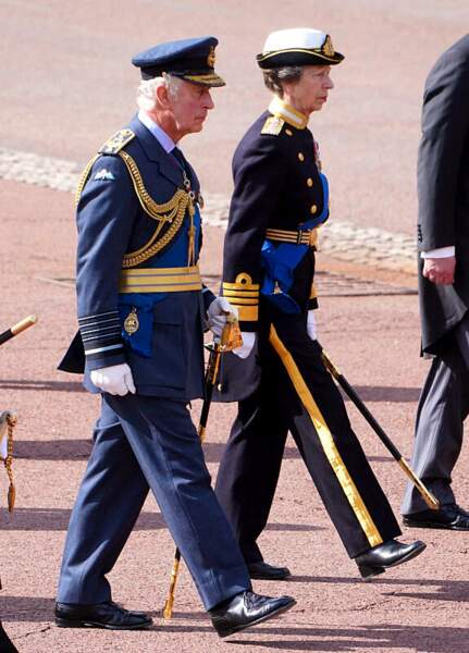 Le roi Charles III d'Angleterre, la princesse Anne  - Procession cérémonielle du cercueil de la reine Elizabeth II du palais de Buckingham à Westminster Hall à Londres, le 14 septembre 2022.
