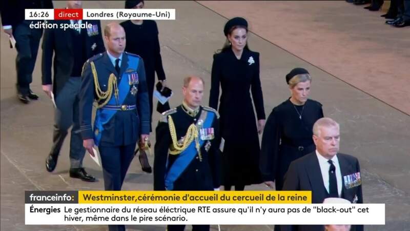 Kate et William - Procession cérémonielle du cercueil de la reine Elizabeth II du palais de Buckingham à Westminster Hall à Londres. Le 14 septembre 2022.