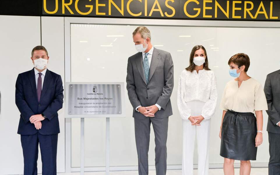 La reine Letizia d’Espagne inaugure avec son époux le roi Felipe VI, l'extension de l'hôpital universitaire de Guadalajara, le 14 septembre 2022. 