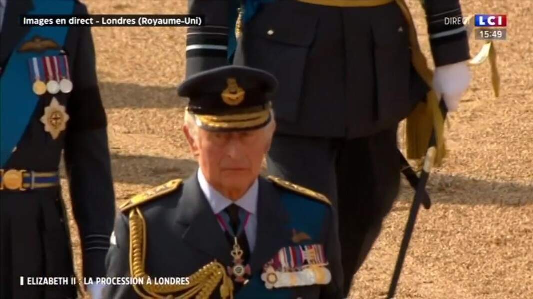 Le roi Charles III très ému lors de la procession en hommage à Elizabeth II, ce mercredi 14 septembre 2022.