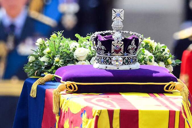 Procession cérémonielle du cercueil de la reine Elizabeth II du palais de Buckingham à Westminster Hall à Londres, le 14 septembre 2022.