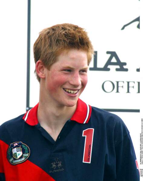Le prince Harry, 17 ans joue au polo dans le Surrey