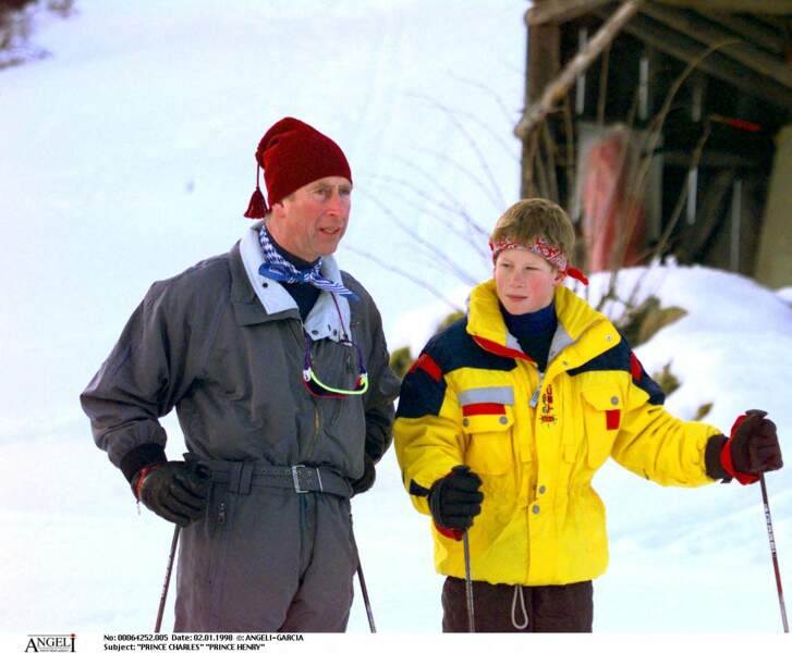 Le prince Harry en 1998 (14 ans), en vacances à Klosters avec son père le prince Charles, en Suisse
