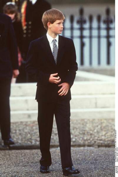 Le prince Harry, 13 ans, aux 50 ans de mariage de la reine Elizabeth et du prince Philip.