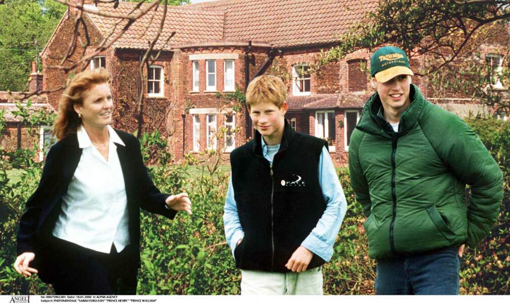 Le prince Harry, 15 ans, aux côtés de sa tante Sarah Ferguson, et de son frère le prince William à Sandringham.