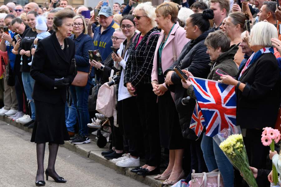 La princesse Anne a chaleureusement remercié les personnes présentes devant l'hôtel de Ville de Glasgow