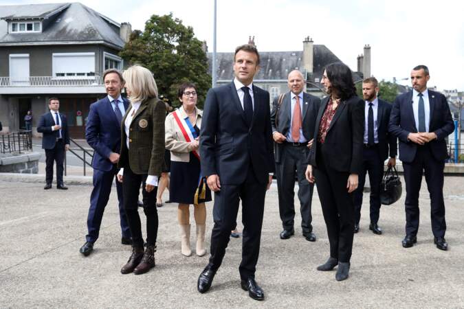 La première dame Brigitte Macron s'est affichée dans un look très androgyne vendredi, à l'occasion des journées européennes du Patrimoine à Aubusson.