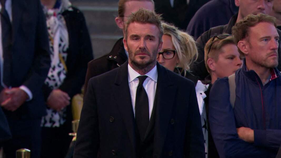 L'ancien capitaine de la sélection anglaise de football, David Beckham, a tenu à rendre un dernier hommage à la reine Elizabeth II à Westminster Hall à Londres le 16 septembre.