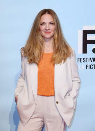 L'actrice de Profilage est rayonnante sur le tapis rouge du Festival de la Fiction TV de La Rochelle.