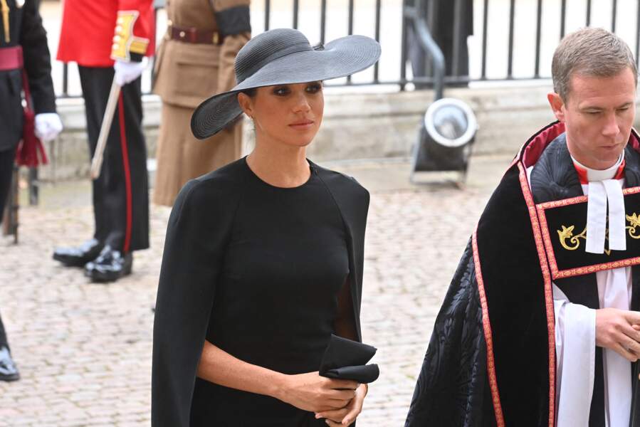 La duchesse de Sussex, Meghan Markle, arrive à l'Abbaye de Westminster pour les funérailles d'Etat de la reine Elizabeth II d'Angleterre, le 19 septembre 2022.