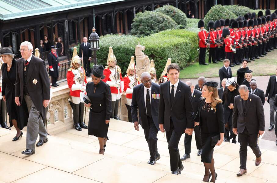 Le Premier ministre canadien Justin Trudeau et son épouse Sophie Grégoire arrivent à la cérémonie funèbre à la chapelle Saint-Georges à Windsor, pour un ultime hommage à la reine Elizabeth II, le 19 septembre 2022.