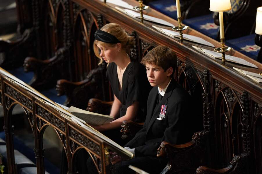 Louise Mountbatten-Windsor et James Windsor assistent à la cérémonie funèbre en la Chapelle Saint-Georges pour un ultime hommage à la reine Elizabeth II, le 19 septembre 2022.