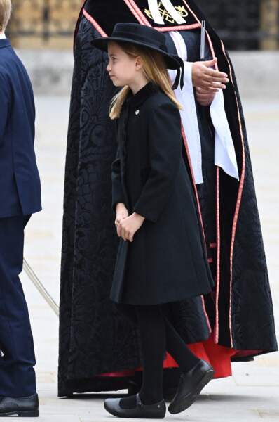 À seulement 7 ans, la princesse Charlotte s'est montrée très digne lors de la procession du cercueil de la reine Elizabeth II d'Angleterre de Westminster Hall à l'Abbaye de Westminster, à Londres, le 19 septembre 2022.