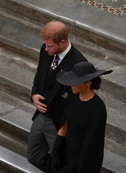 Le prince Harry et son épouse Meghan Markle suivent le service funéraire à l'Abbaye de Westminster pour les funérailles d'Etat de la reine Elizabeth II, le 19 septembre 2022.