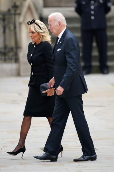 Joe Biden et son épouse Jill Biden arrivent à l'Abbaye de Westminster pour les funérailles de la reine Elizabeth II, le 19 septembre 2022.   