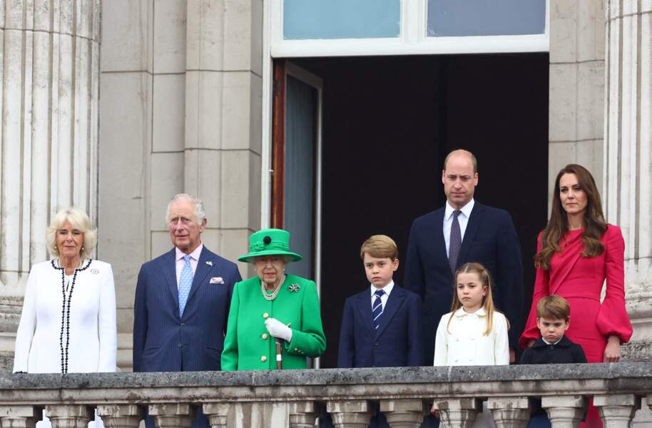 Camilla Parker Bowles, la reine consort, épouse de Charles III, est également proche de ses petits enfants par alliance, les prince George et Louis, ainsi que de la princesse Charlotte, qui la surnomment 