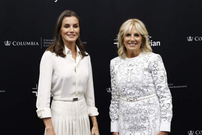 Letizia d'Espagne et Jill Biden portent des robes à manches longues à New York, le 21 septembre 2022. 
