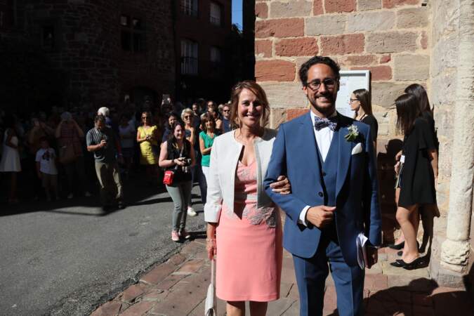 Le fils aîné de Ségolène Royal, Thomas Hollande a épousé la journaliste à LCI, Émilie Broussouloux, sous les flashs des journalistes le 8 septembre 2018 en Corrèze