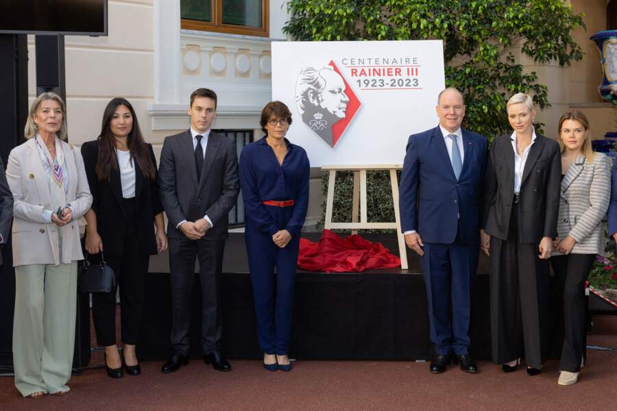 Tous les membres de la famille princière de Monaco se sont réunis pour dévoiler le logo choisi pour le centenaire du prince Rainier III, au Palais de Monaco, le 28 septembre 2022.