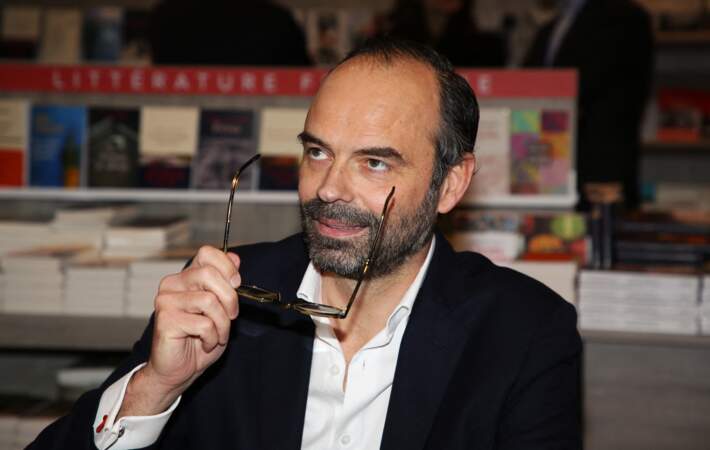 Édouard Philippe enlève la cravate au salon du livre en 2018.
