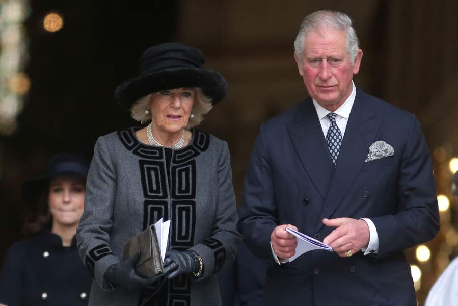 Le prince Charles d'Angleterre à la sortie de la messe commémorative en l'honneur des victimes de l'incendie de la Tour Grenfell à Londres en 2017